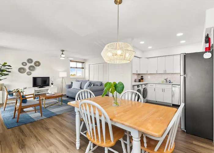 Hébergement de vacances Renovated Oceanside 2br W Deck & Park Views *