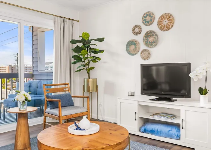Renovated Oceanside 2br W Deck & Park Views Ocean City