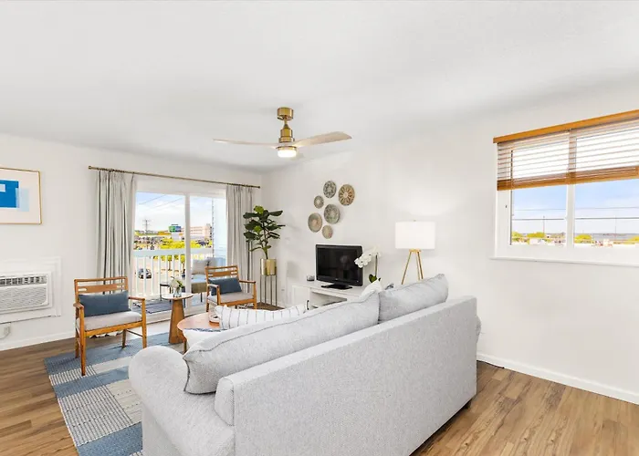 Hébergement de vacances Renovated Oceanside 2br W Deck & Park Views