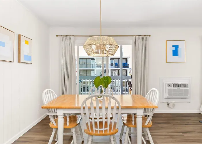 Renovated Oceanside 2br W Deck & Park Views * Ocean City
