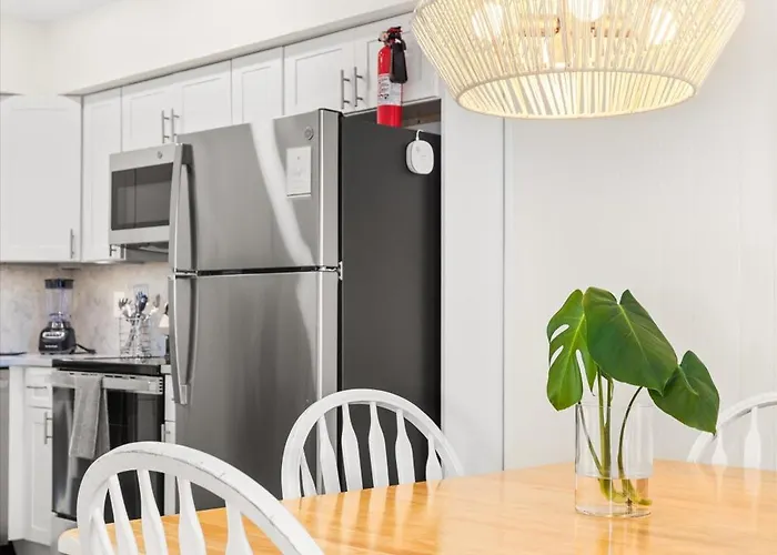 Renovated Oceanside 2br W Deck & Park Views * Ocean City