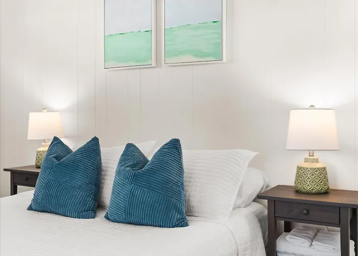 Renovated Oceanside 2br W Deck & Park Views Ocean City