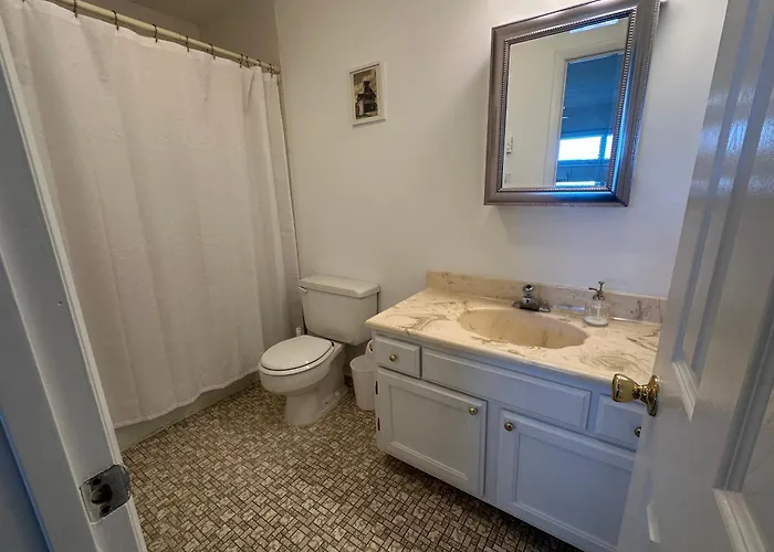 Renovated Oceanside 2br W Deck & Park Views *