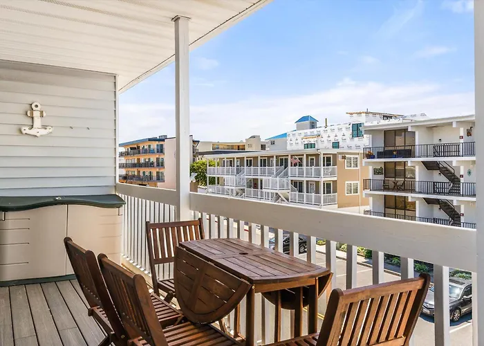 Hébergement de vacances Renovated Oceanside 2br W Deck & Park Views *